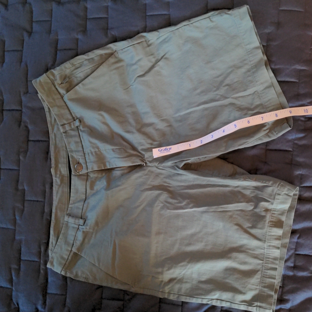Lululemon 31" Commission Classic-Fit Short 8.5" inseam